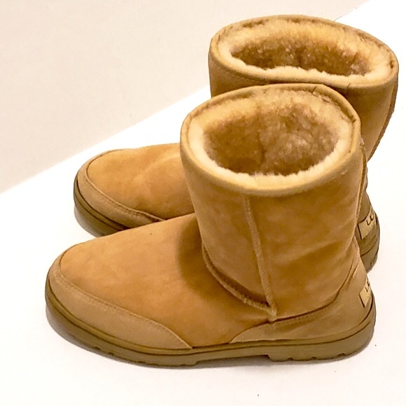 UGGs - Picture 4 of 14